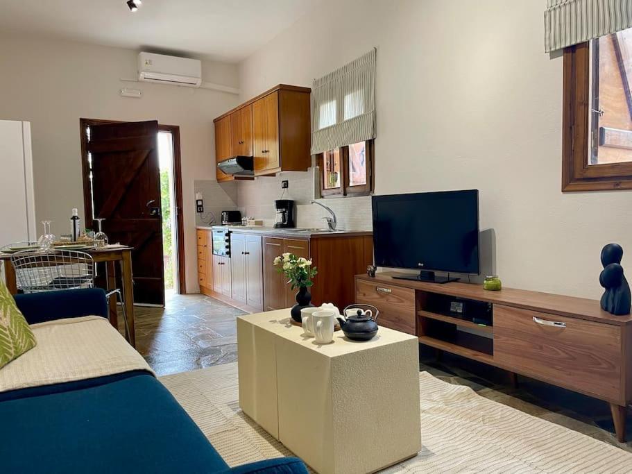 Almond Home Livadia  Ngoại thất bức ảnh